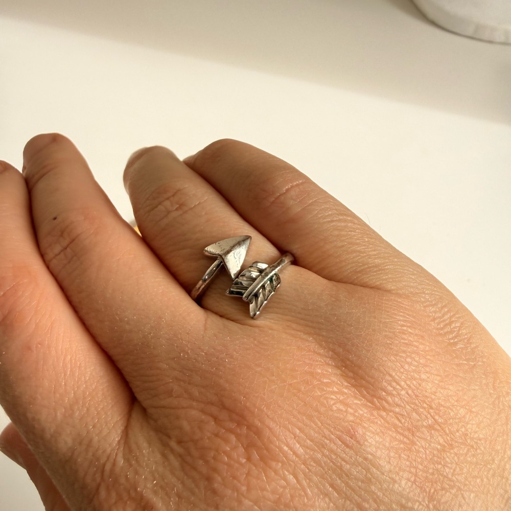Dainty arrow ring - Picture 2 of 3